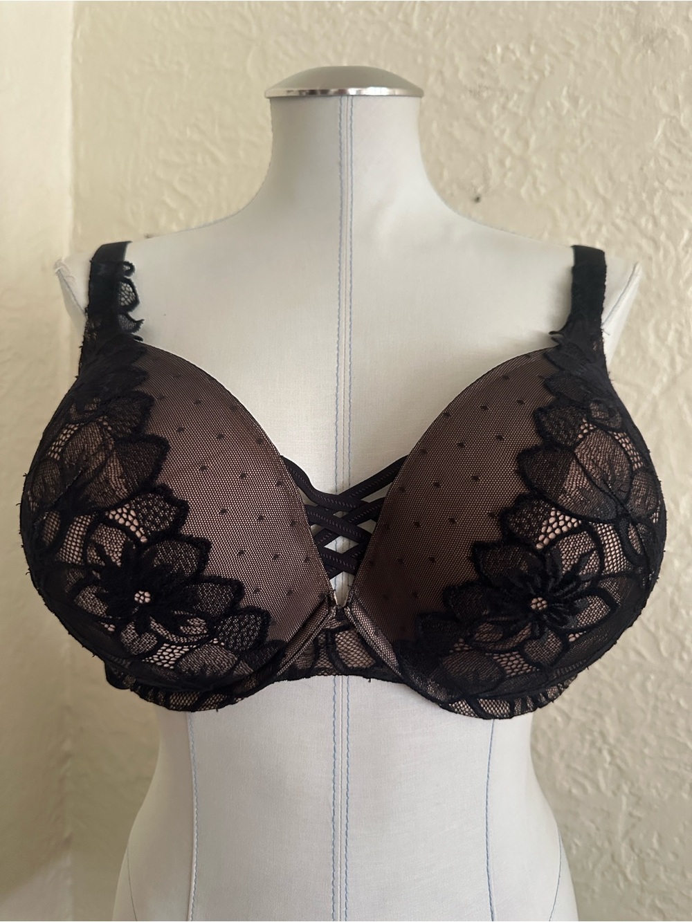 Torrid Nude Beige Black Lace XO Plunge Push-Up Bra 42DD